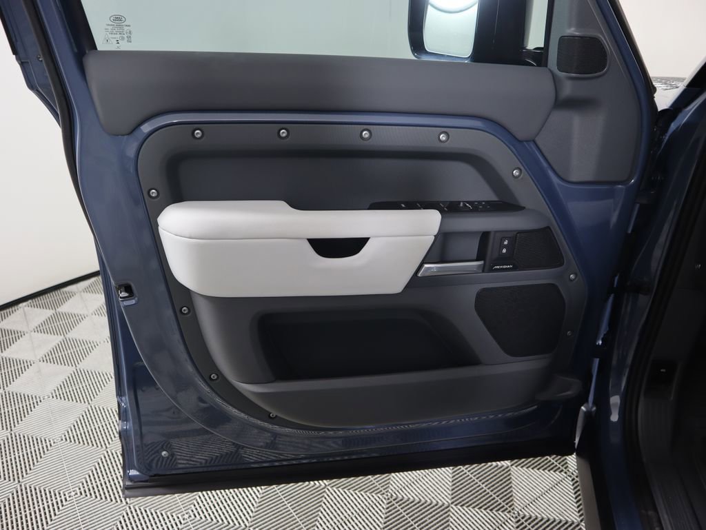 Used 2025 Land Rover Defender 110 S image 25