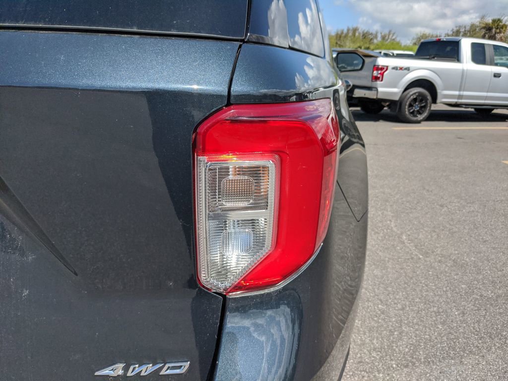 Certified 2022 Ford Explorer XLT w/ Equipment Group 202A image 8