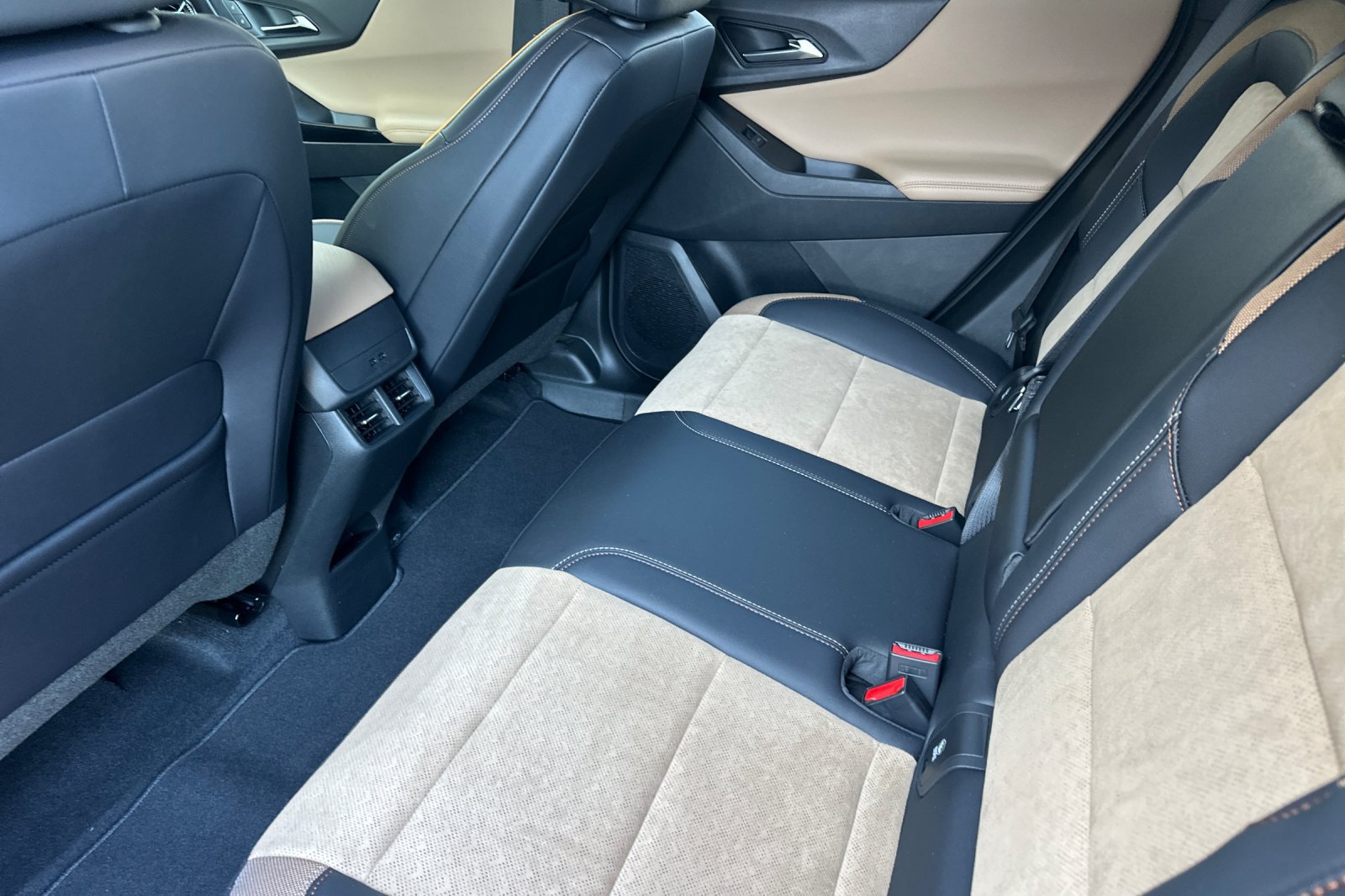 New 2027 Chevrolet Equinox ACTIV AWD/4WD image 13