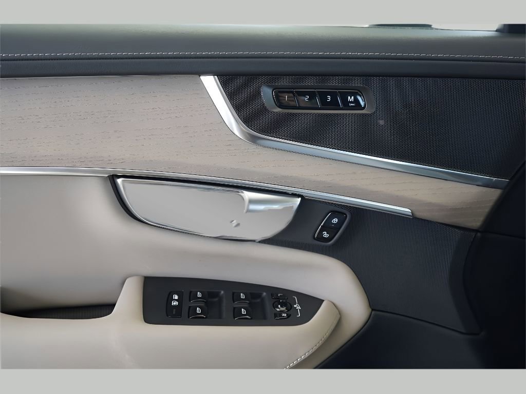 New 2025 Volvo XC90 T8 Core w/ Protection Package image 9