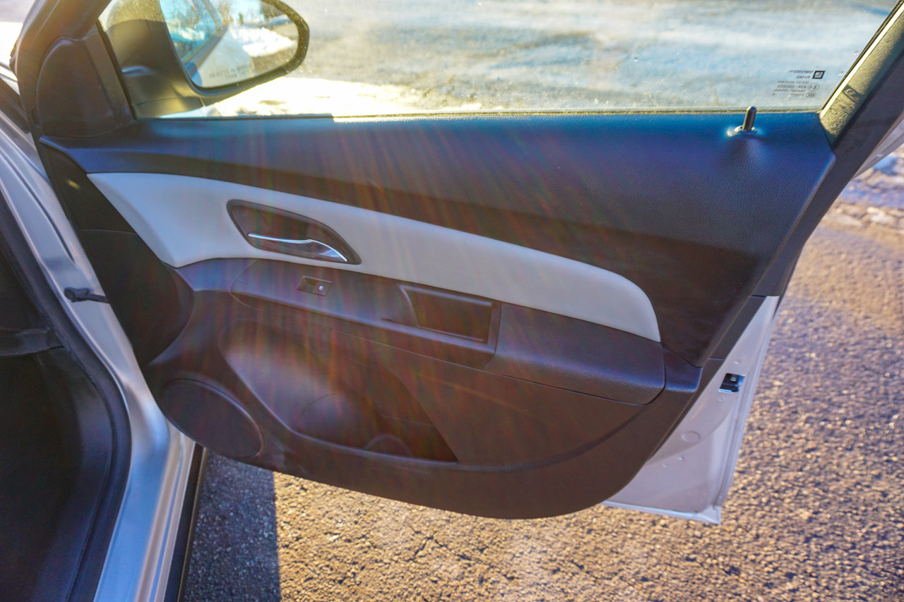 Used 2014 Chevrolet Cruze LS image 26