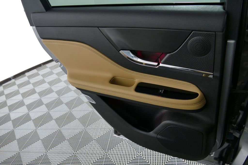 Used 2023 Lincoln Corsair Reserve w/ Equipment Group 201A image 6