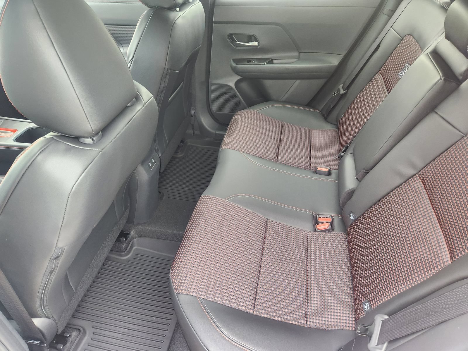 New 2026 Nissan Kicks SR w/ Cold Weather Package FWD image 23