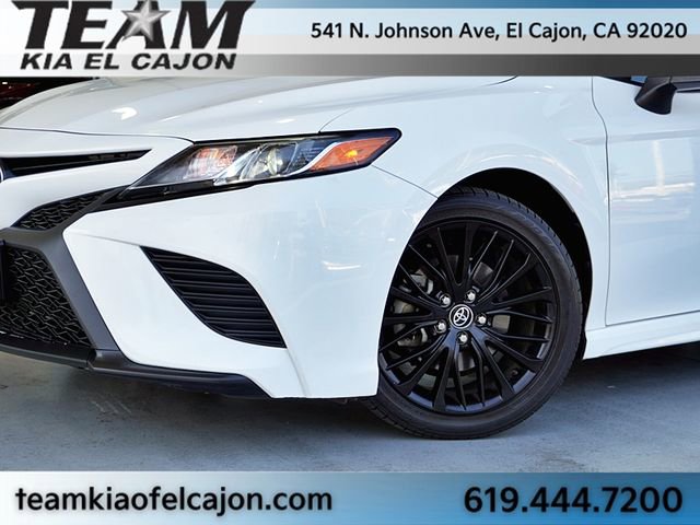 Used 2020 Toyota Camry SE w/ Carpet Mat Package image 3