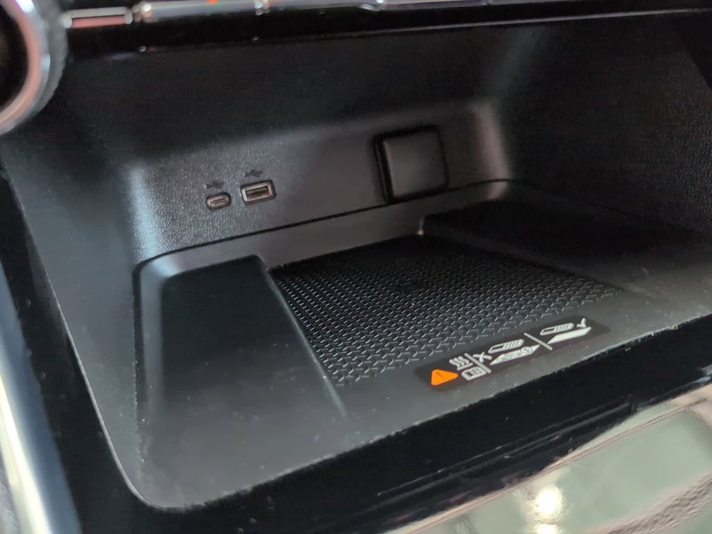 Used 2025 Chevrolet Traverse LT image 26