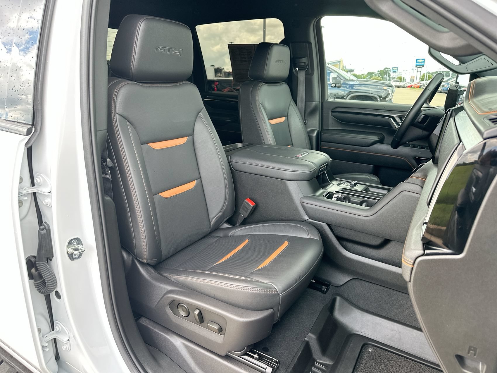 Used 2024 GMC Sierra 2500 AT4 w/ Technology Package AWD/4WD image 24