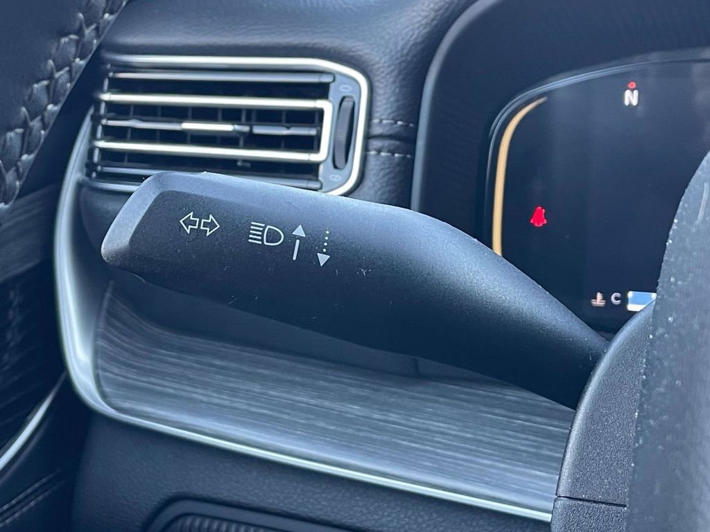 Certified 2024 Jeep Wagoneer Series II w/ Flexible Seating Group image 33