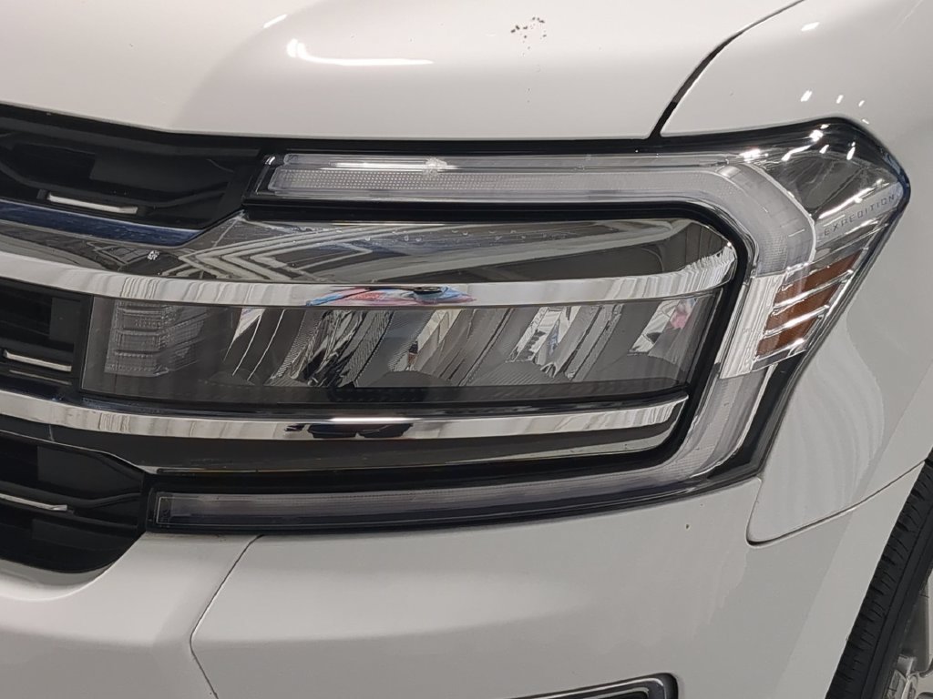 Used 2023 Ford Expedition Limited AWD/4WD image 14