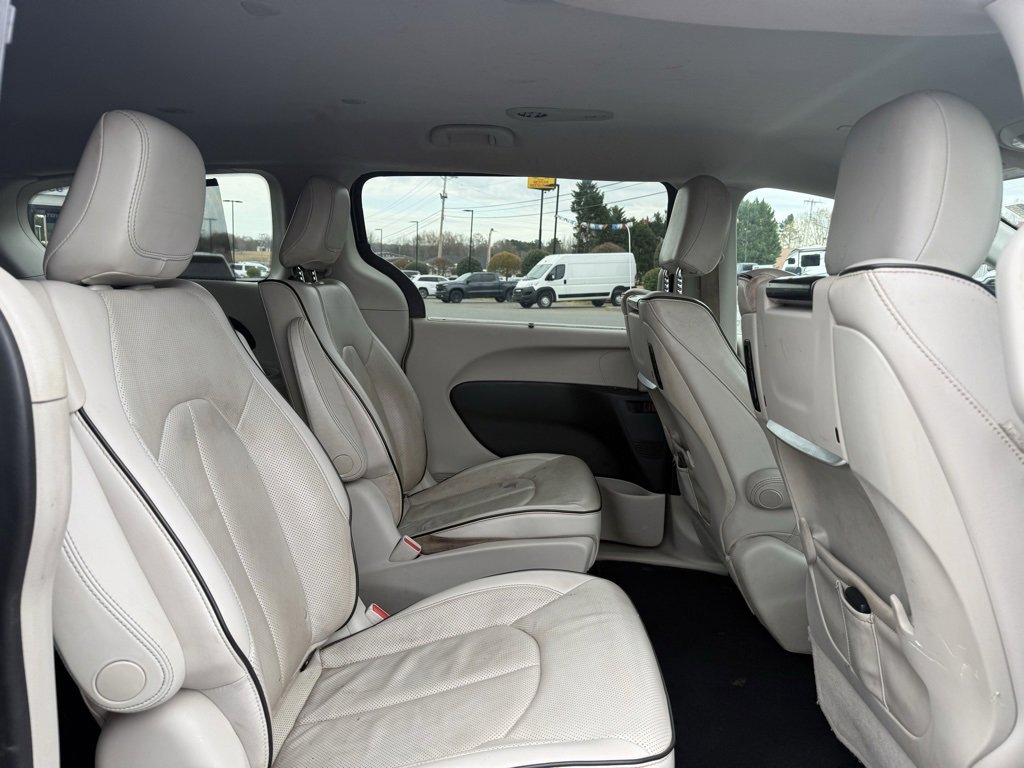 Used 2018 Chrysler Pacifica Limited image 34