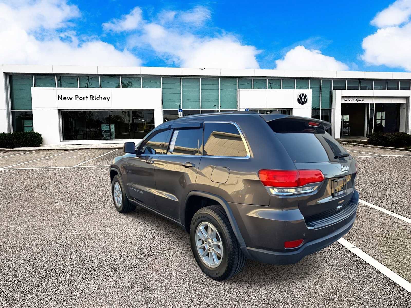 Used 2019 Jeep Grand Cherokee Laredo image 6