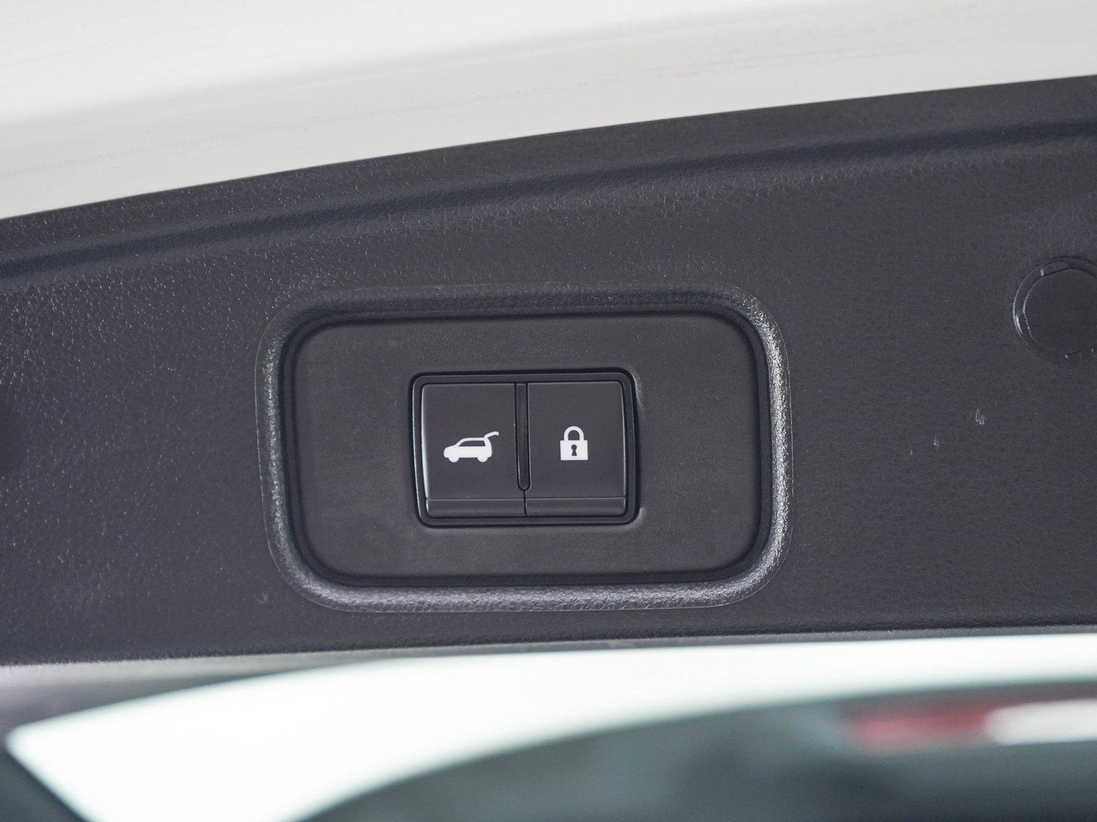 Used 2023 Nissan Pathfinder SV w/ SV Premium Package AWD/4WD image 18