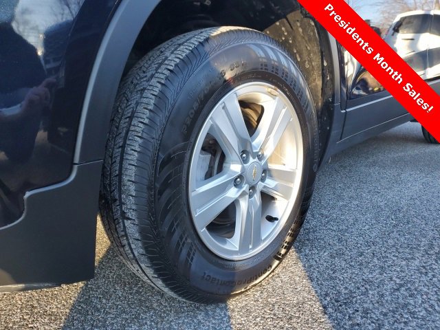 Used 2022 Chevrolet Trax LT w/ LT Convenience Package image 4