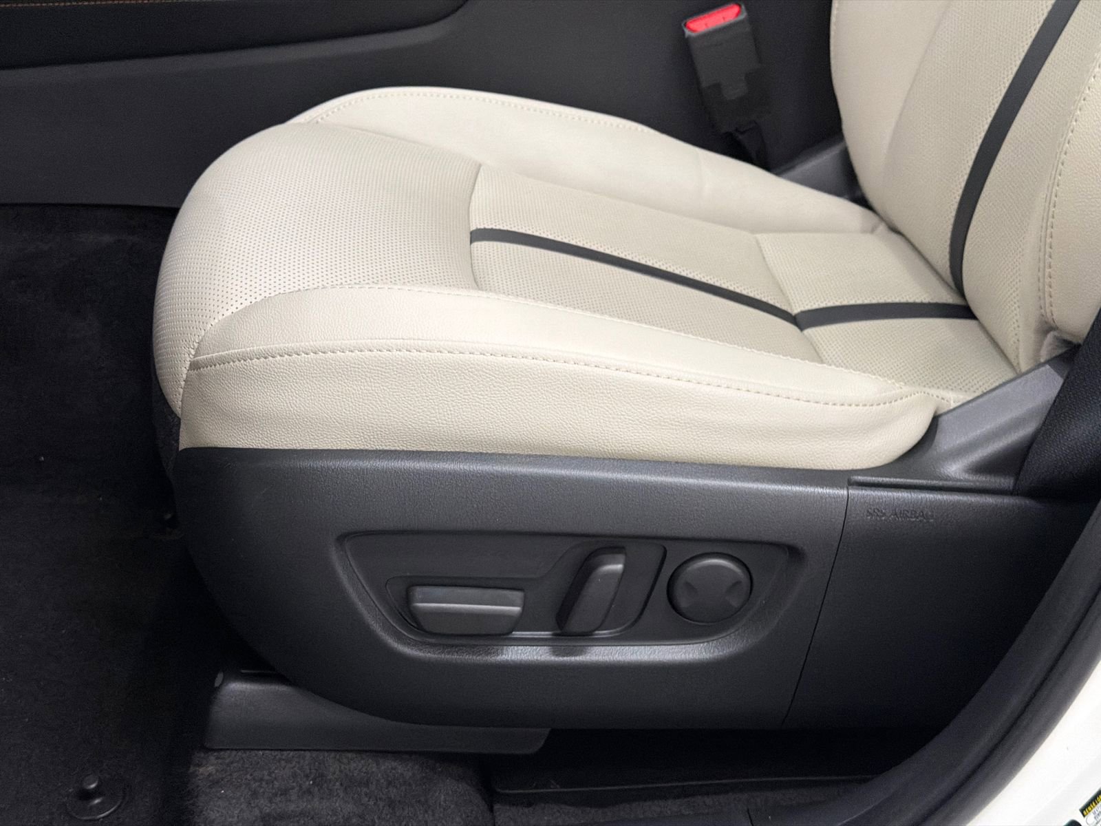 Used 2024 MAZDA CX-90 Plug-In Hybrid w/ Premium Pkg image 17