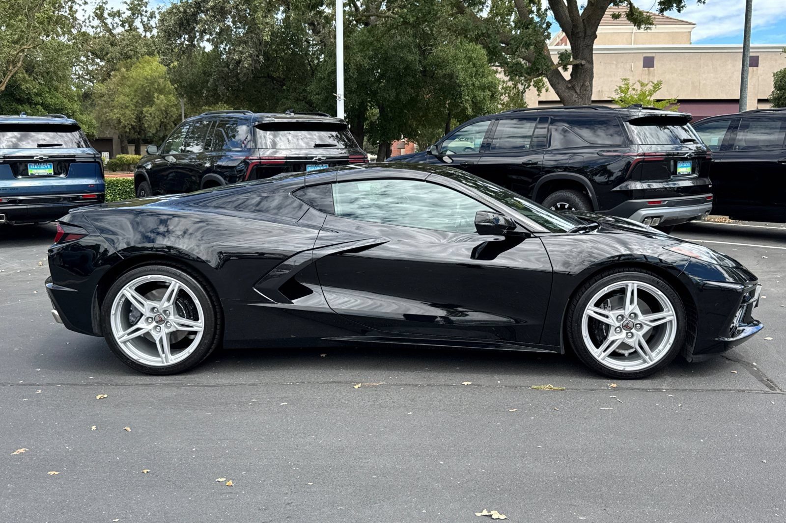 Used 2025 Chevrolet Corvette Stingray Premium Cpe w/ 3LT RWD image 2