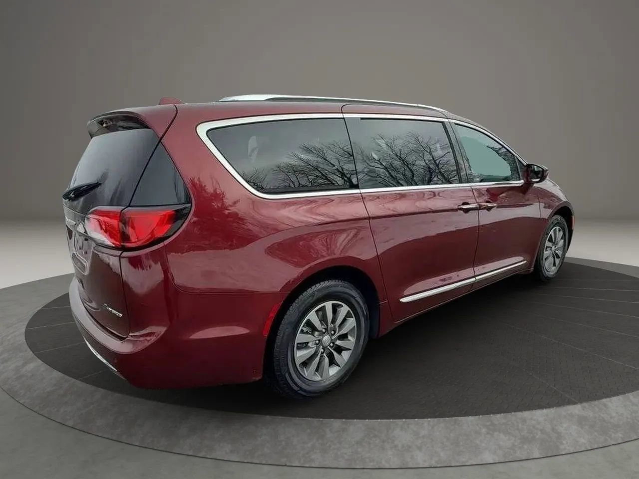 Used 2020 Chrysler Pacifica Touring-L FWD image 5