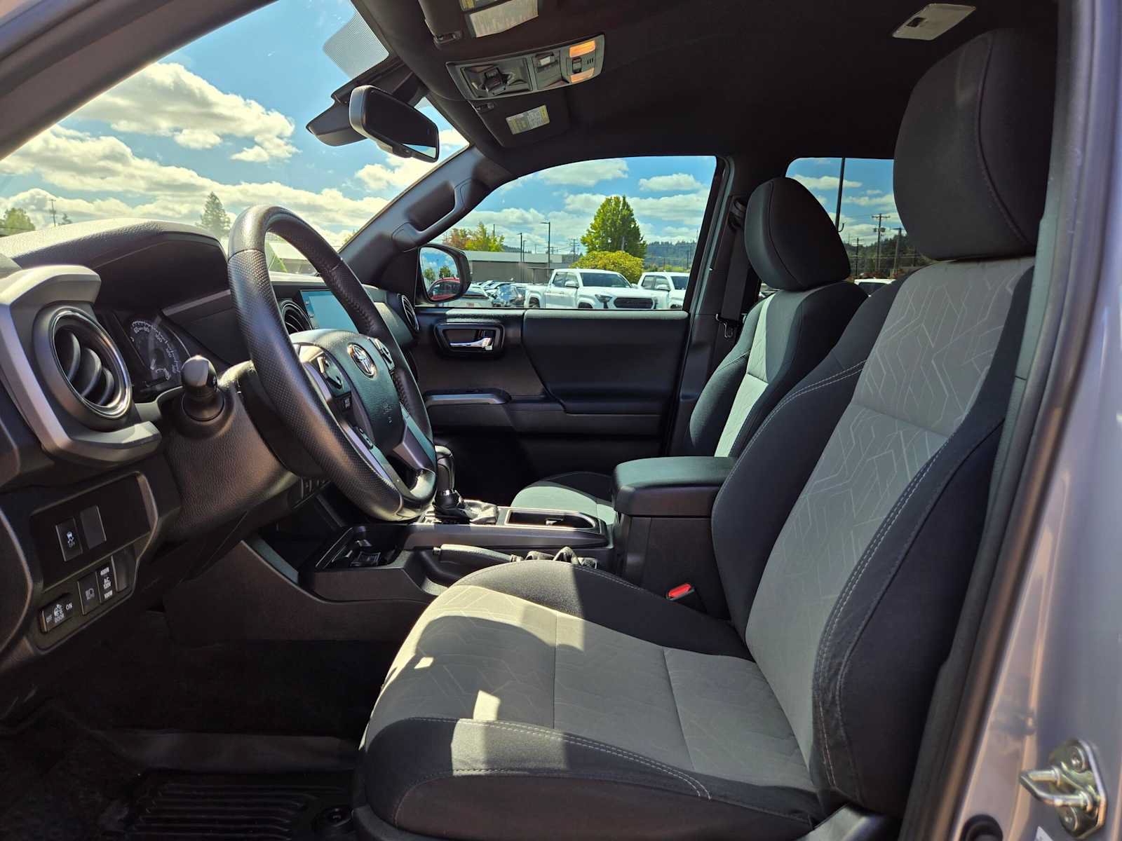 Certified 2020 Toyota Tacoma TRD Off-Road AWD/4WD image 25