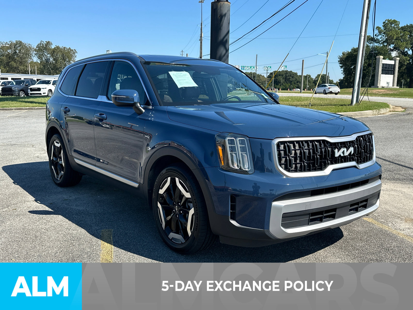 Used 2023 Kia Telluride EX FWD image 3