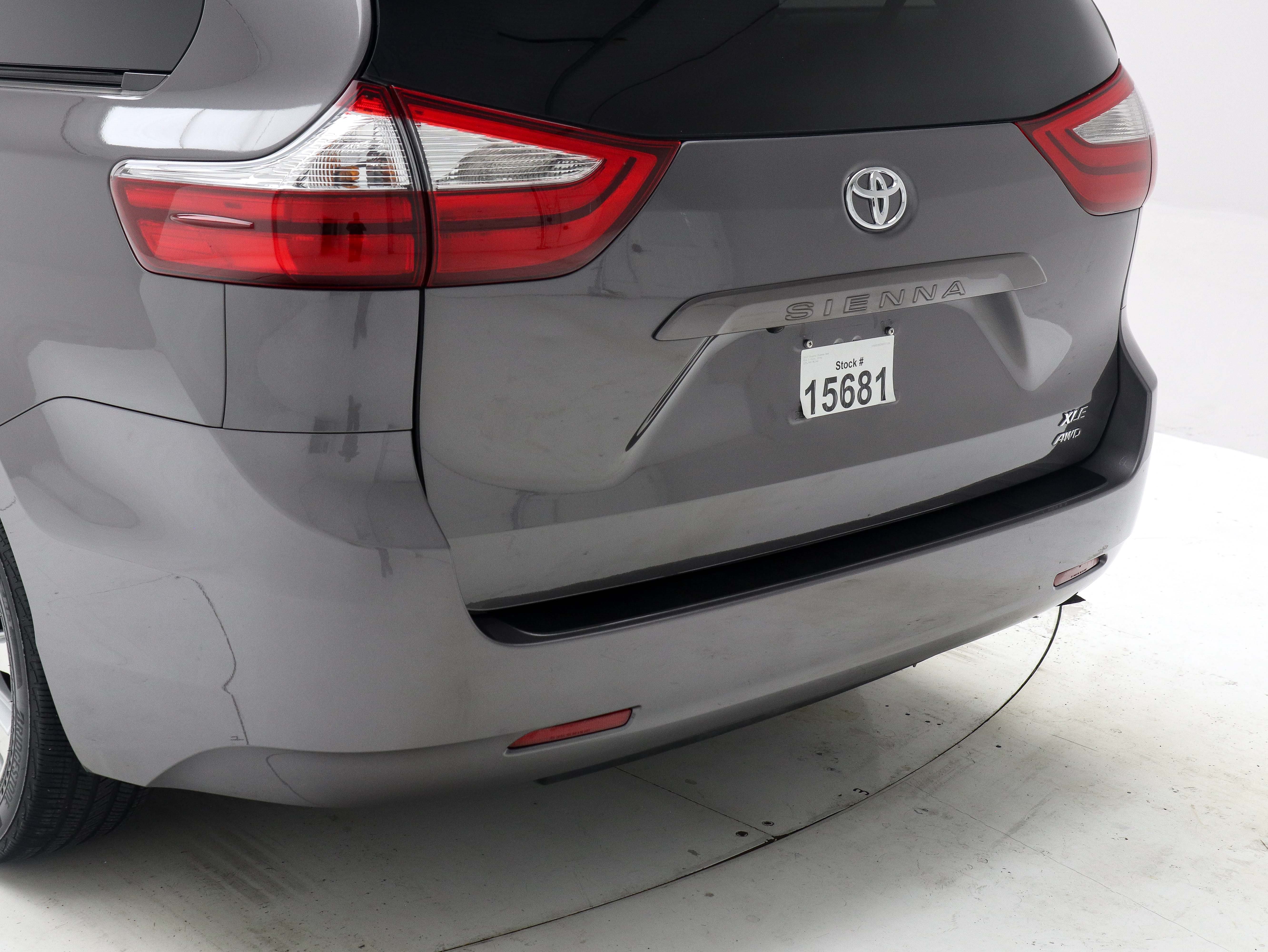 Used 2017 Toyota Sienna XLE AWD/4WD image 10