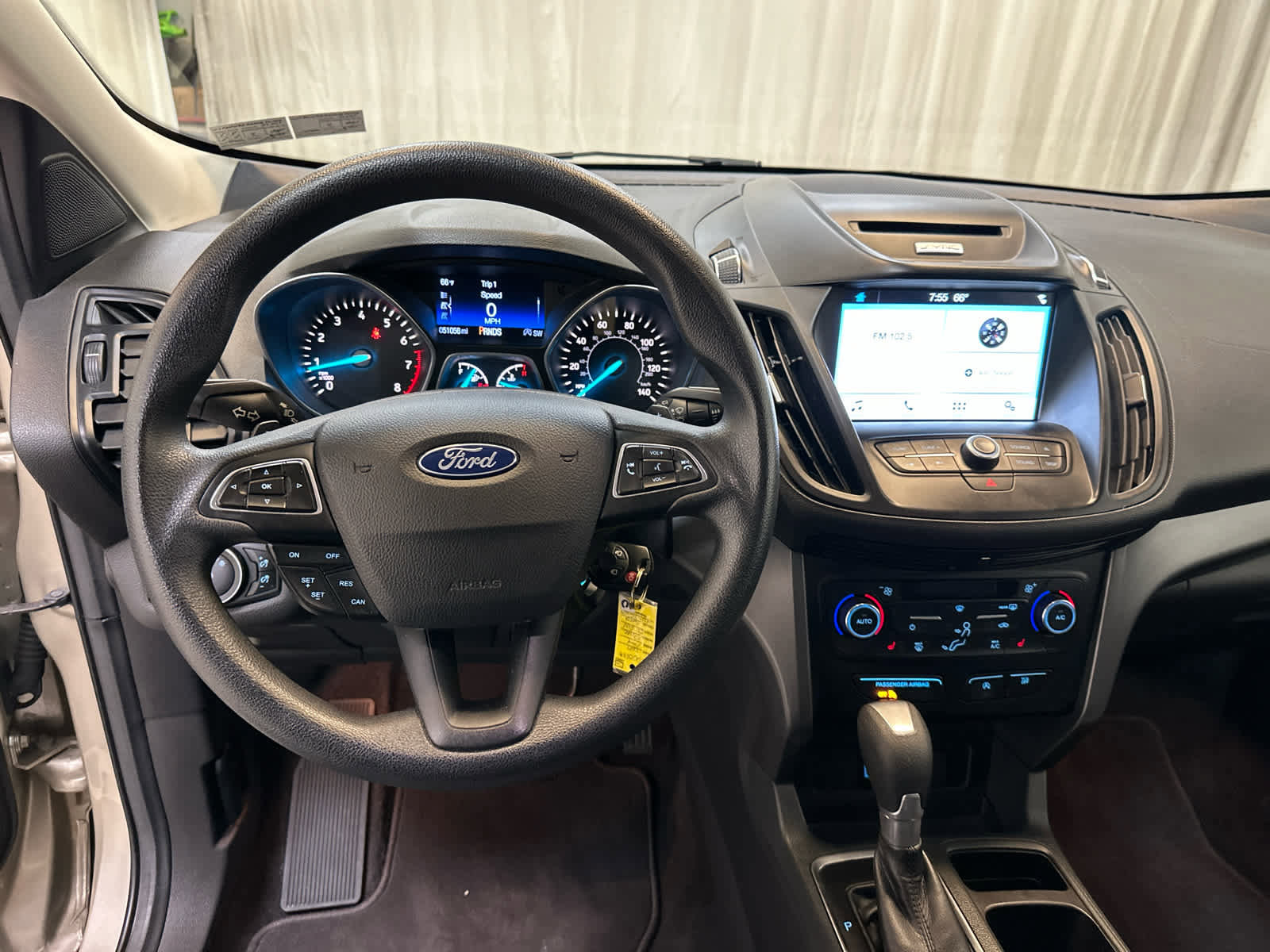 Used 2017 Ford Escape SE w/ Equipment Group 201A AWD/4WD image 3