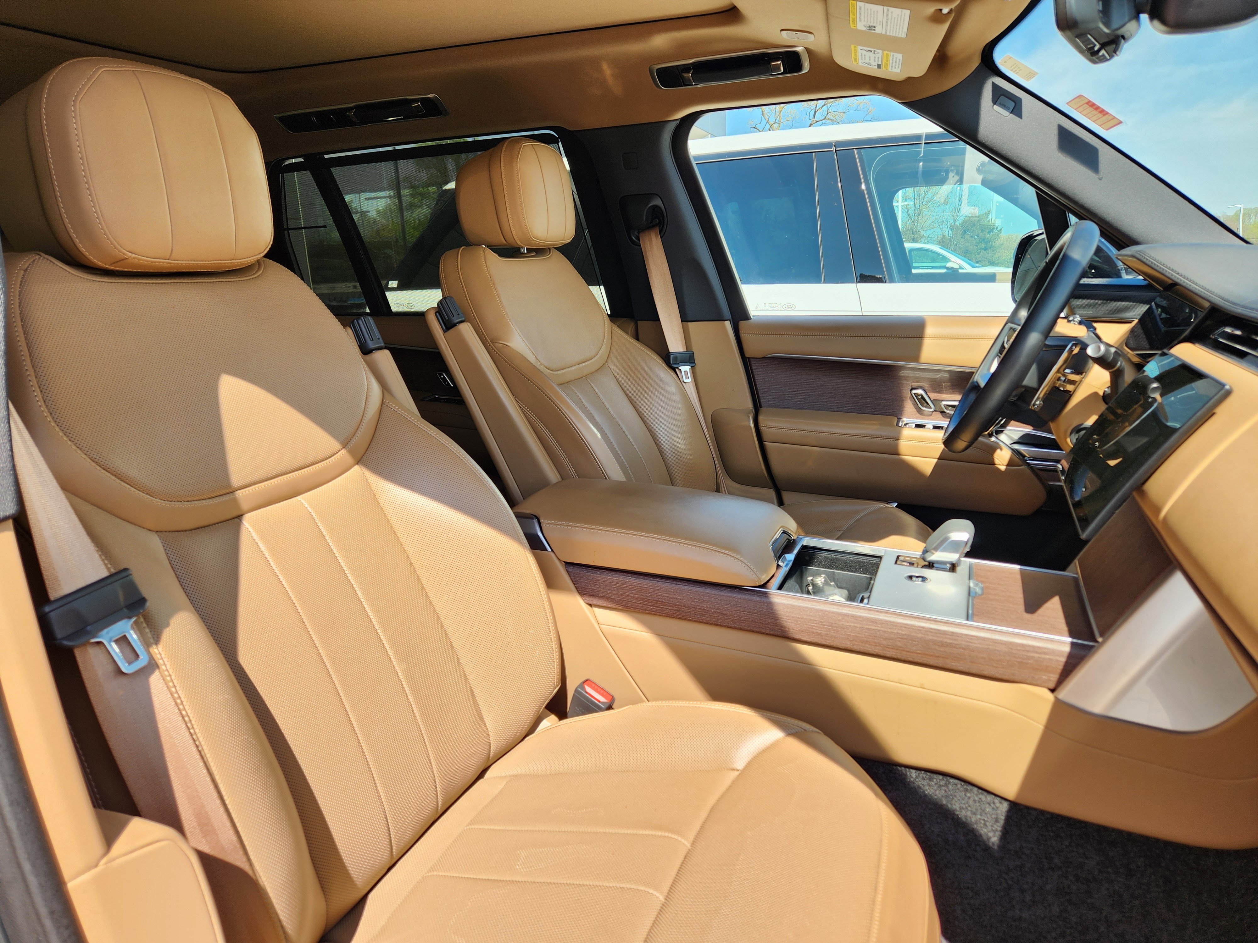 Certified 2024 Land Rover Range Rover Long Wheelbase SE image 16