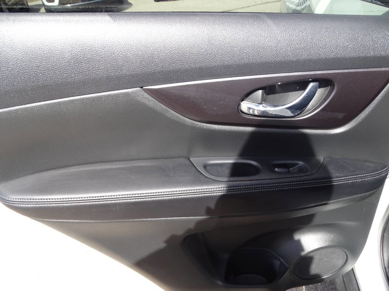 Used 2016 Nissan Rogue SV image 29