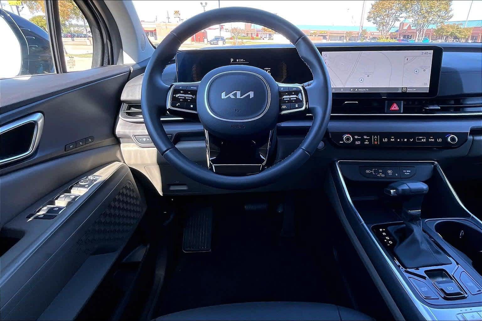 Certified 2026 Kia Carnival EX FWD image 12