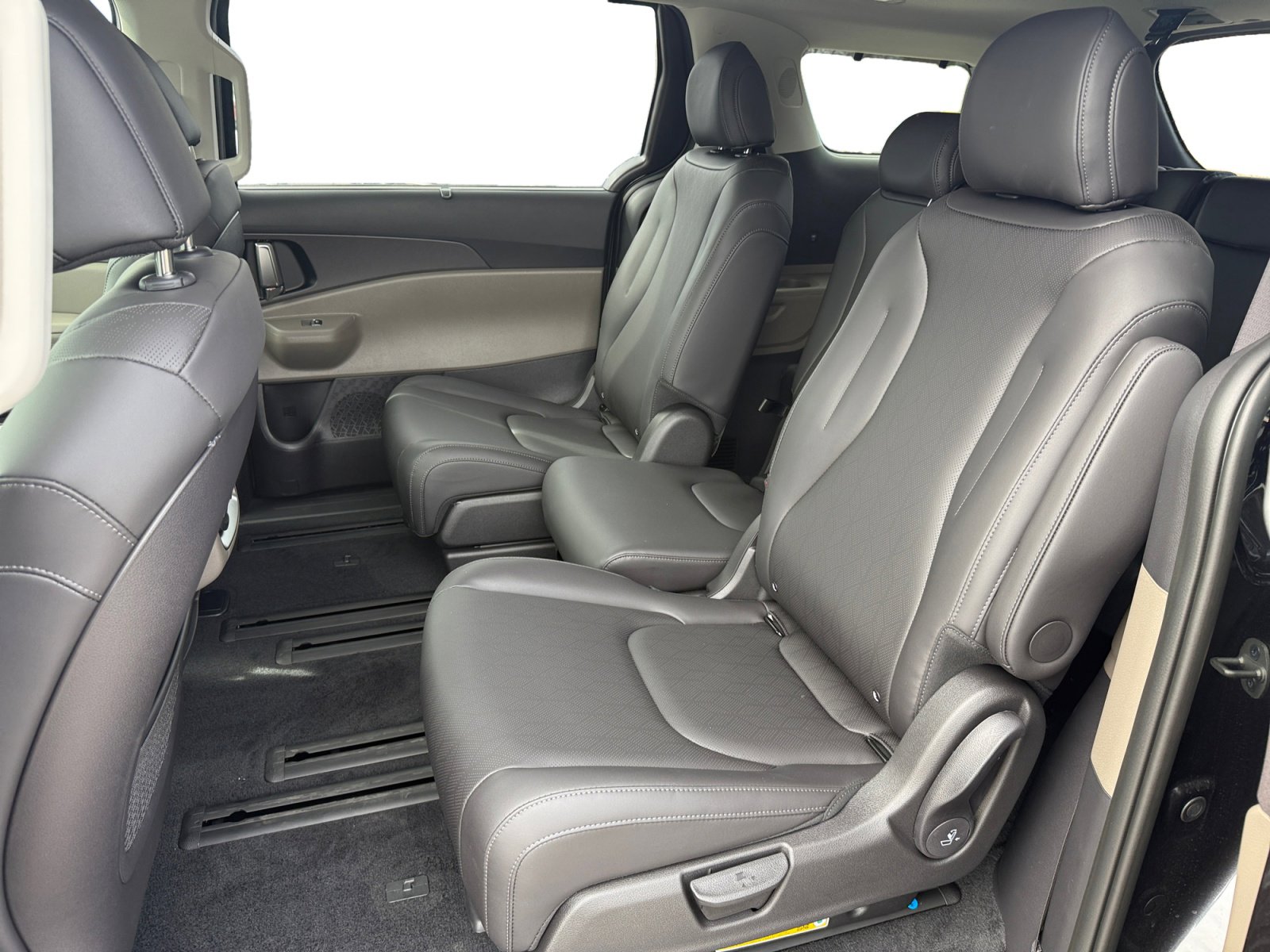 New 2026 Kia Carnival SX image 16