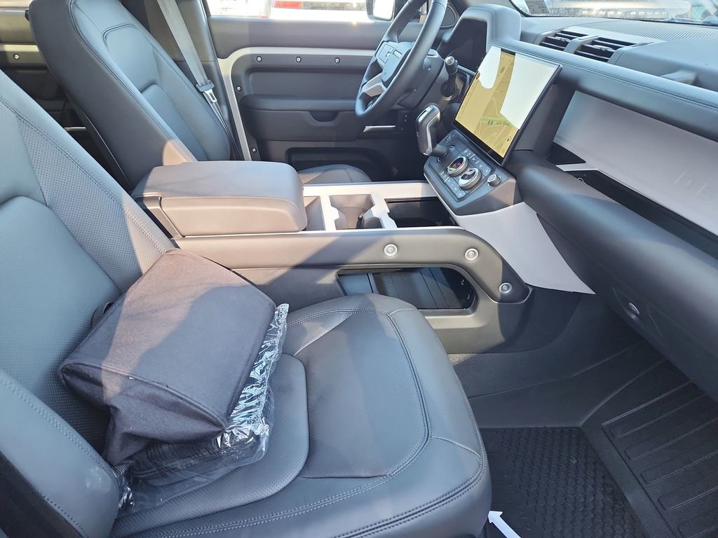 Used 2026 Land Rover Defender 110 X-Dynamic SE image 3