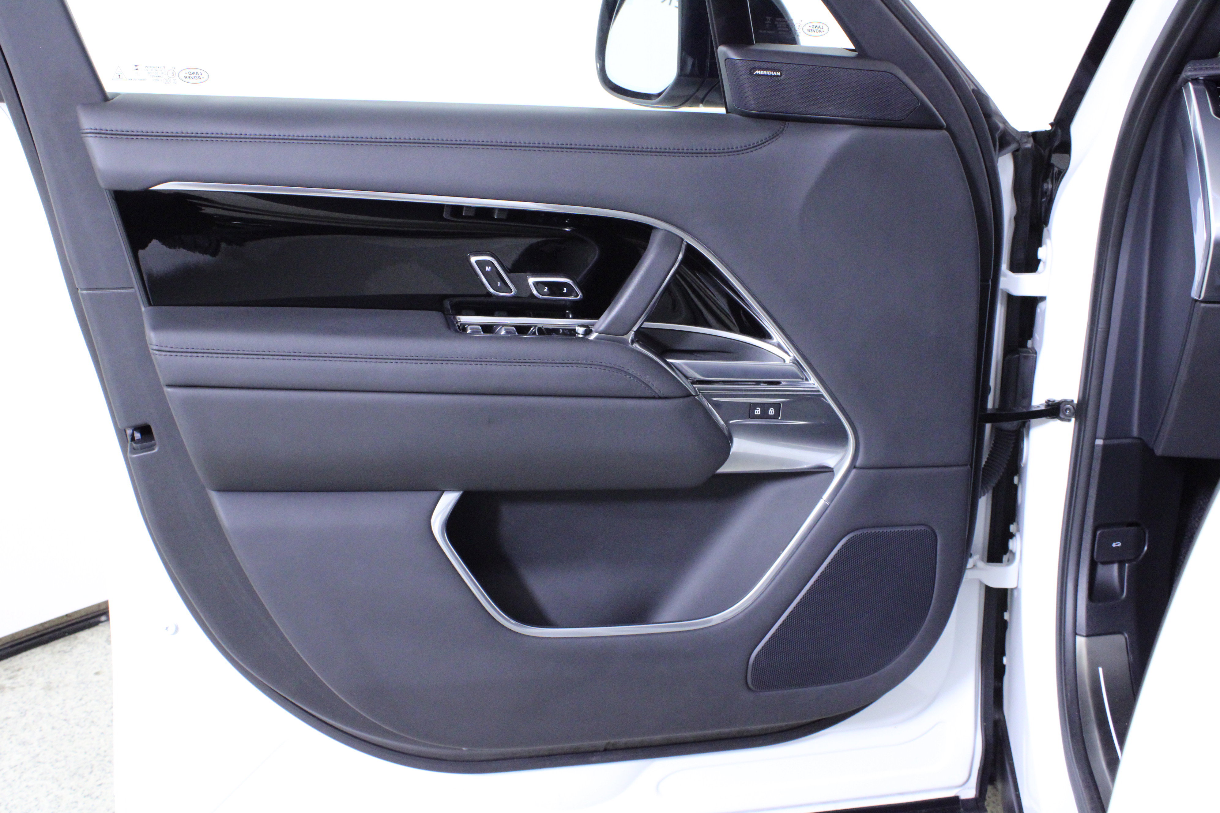 Used 2023 Land Rover Range Rover SE image 19