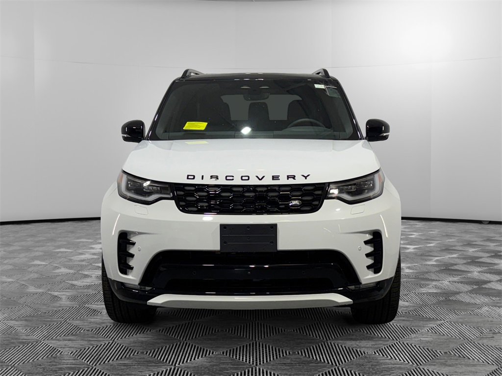 New 2025 Land Rover Discovery Dynamic SE image 8