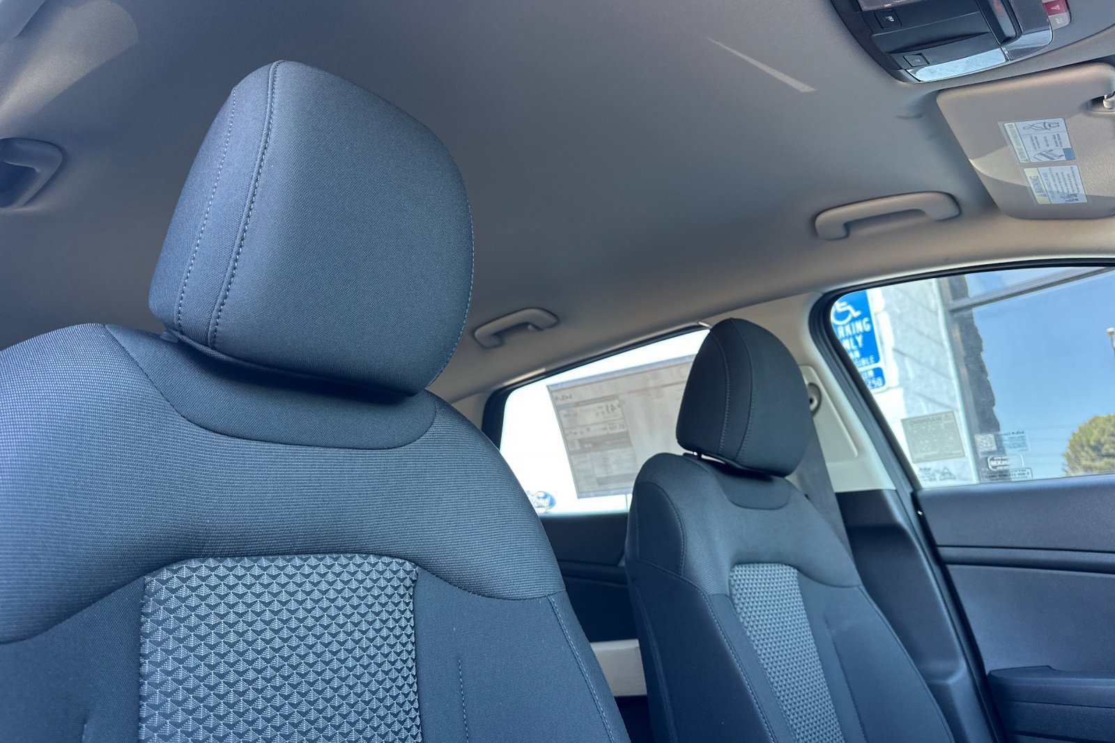 New 2027 Kia Sportage LX FWD image 17