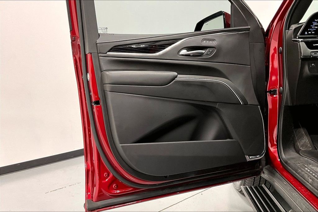 Used 2023 Cadillac Escalade ESV V image 21