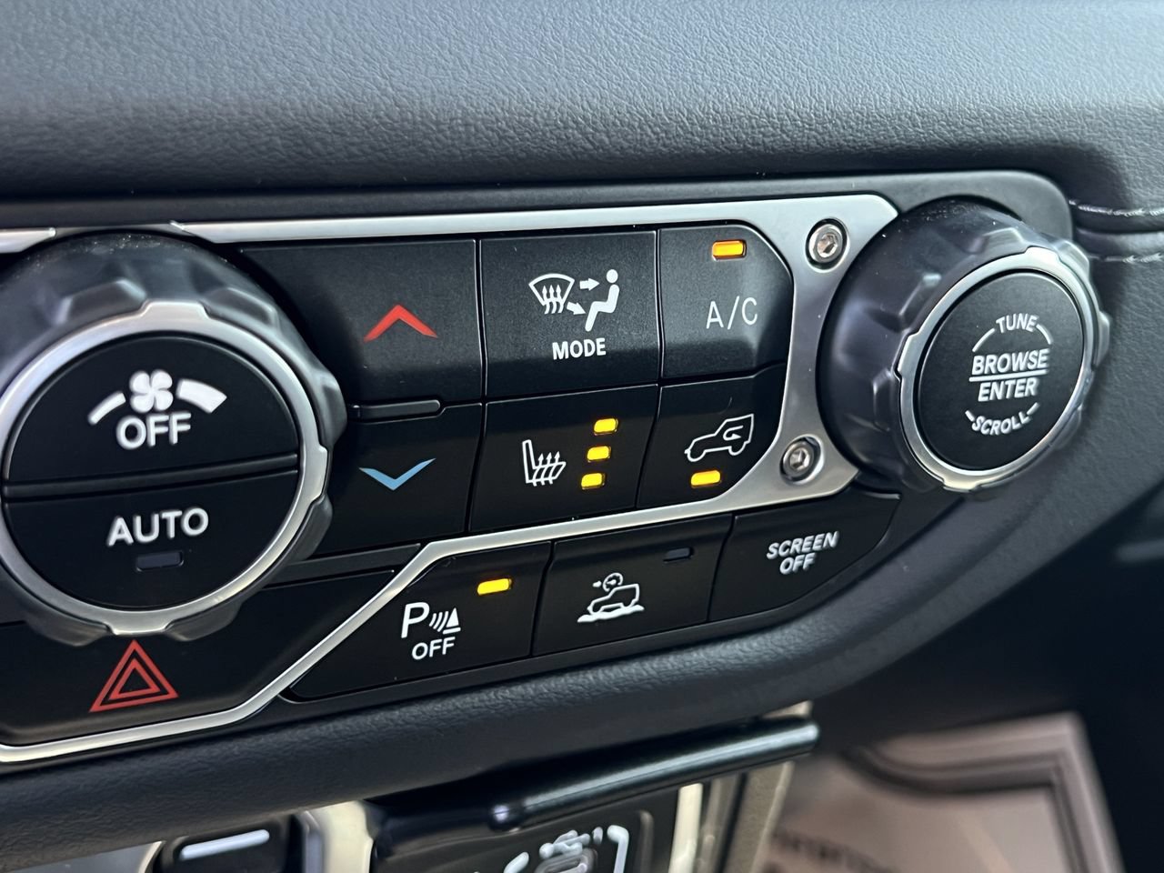 Used 2025 Jeep Gladiator Mojave AWD/4WD image 21