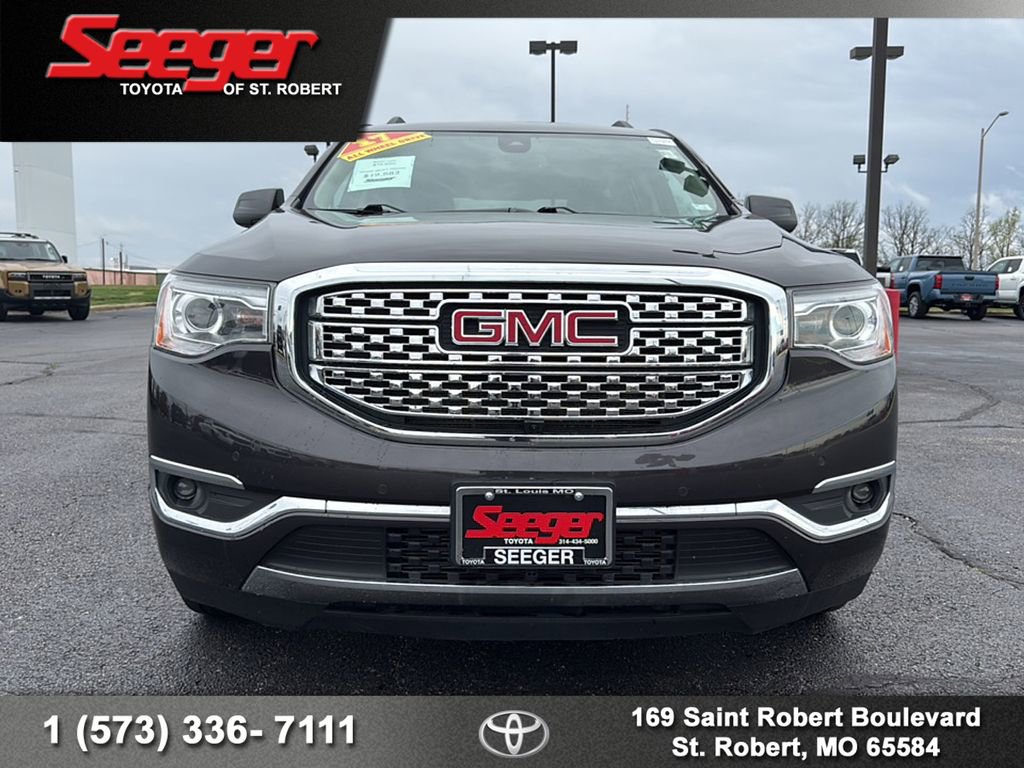 Used 2017 GMC Acadia Denali w/ Technology Package FWD image 2