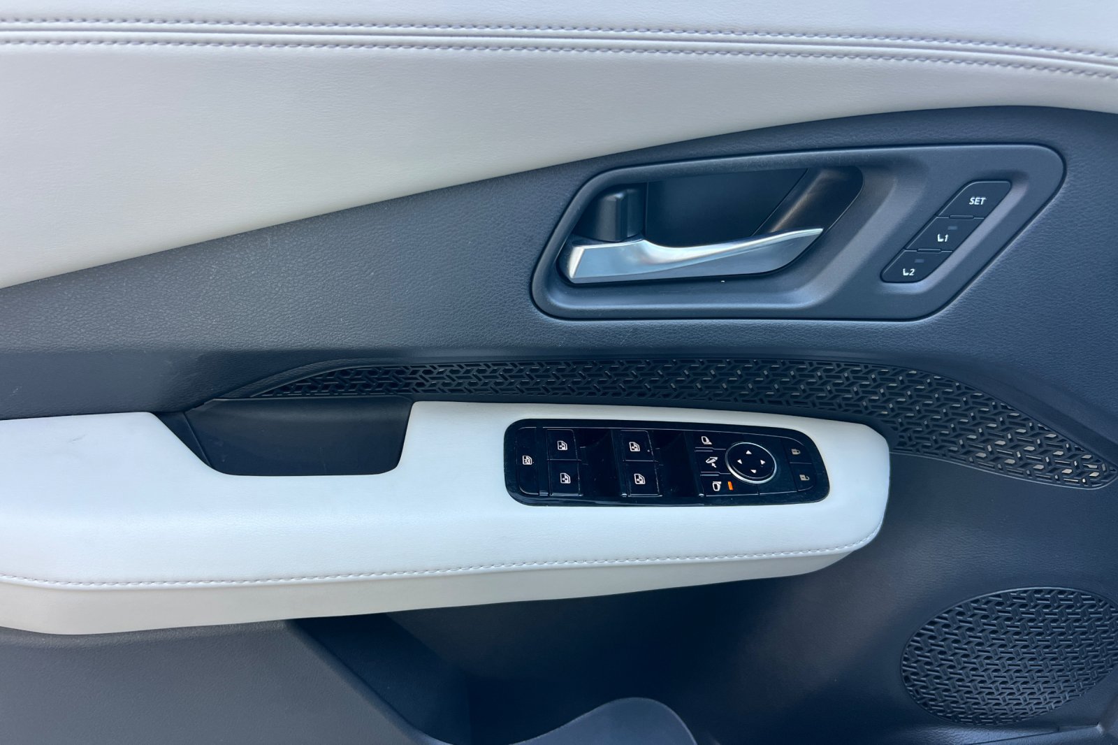 Certified 2023 Nissan Ariya FWD image 11