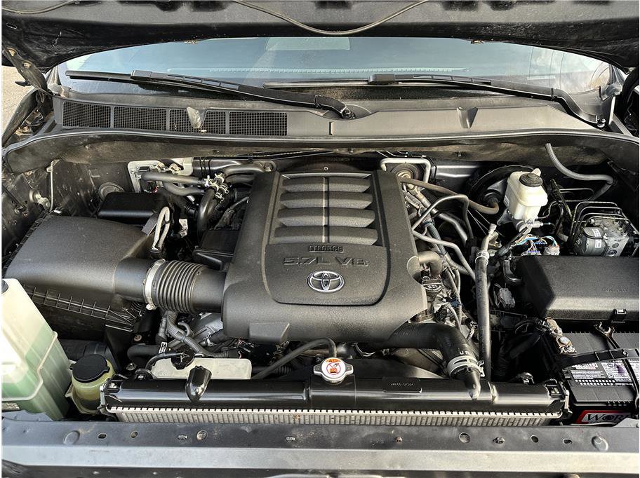 Used 2018 Toyota Sequoia SR5 w/ Carpet Cargo Mat Package image 32