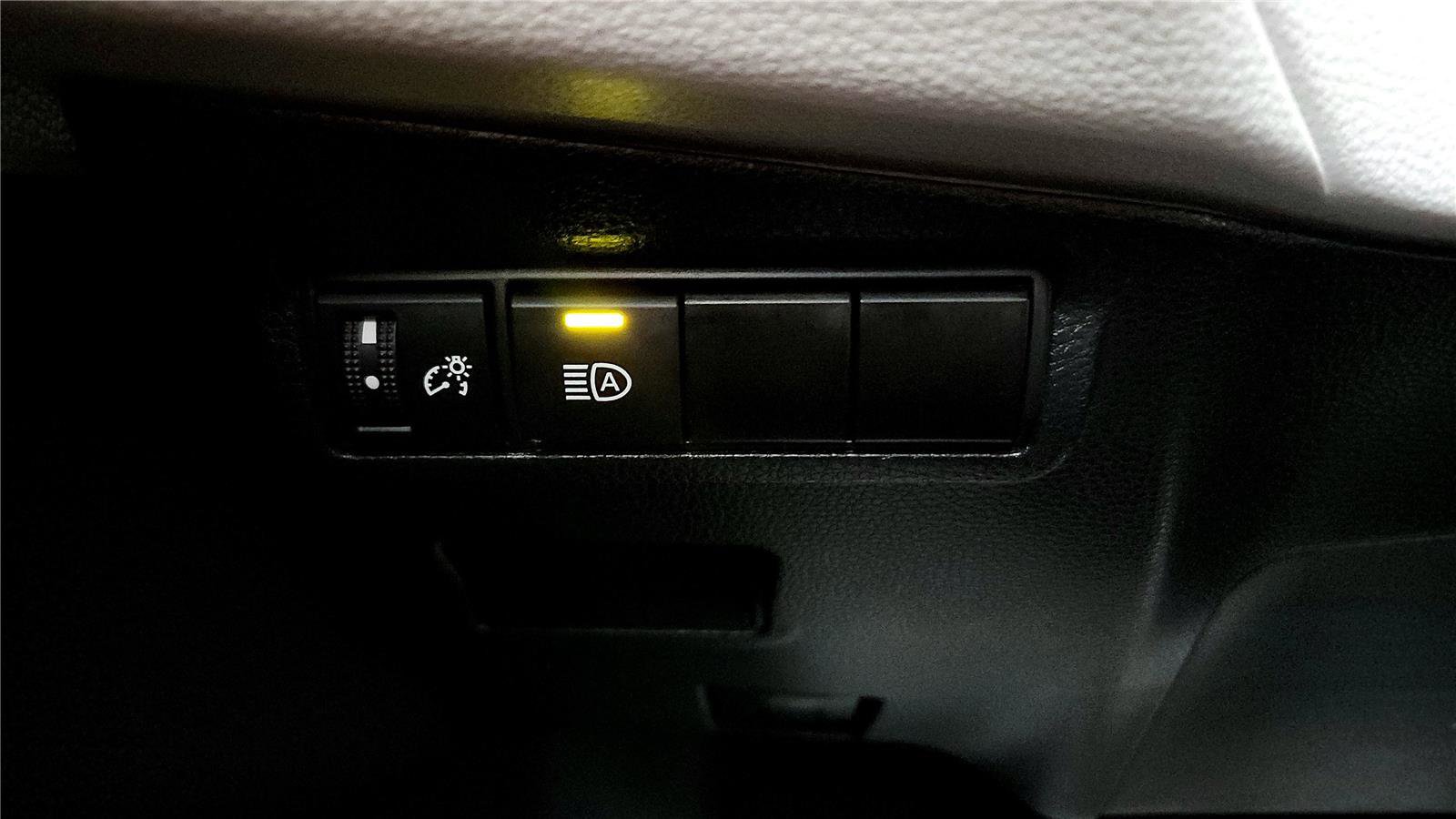 Certified 2023 Toyota Corolla Cross LE w/ Moonroof Package image 30