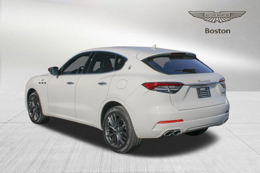 Used 2024 Maserati Levante GT Ultima image 2