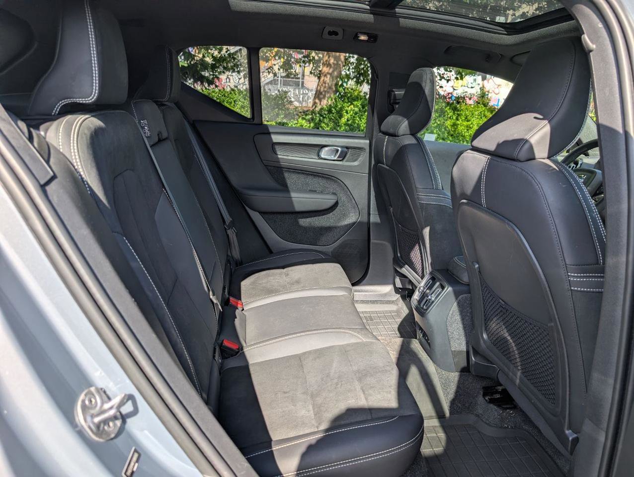 Used 2023 Volvo XC40 Recharge Ultimate w/ Protection Package Premier AWD/4WD image 16