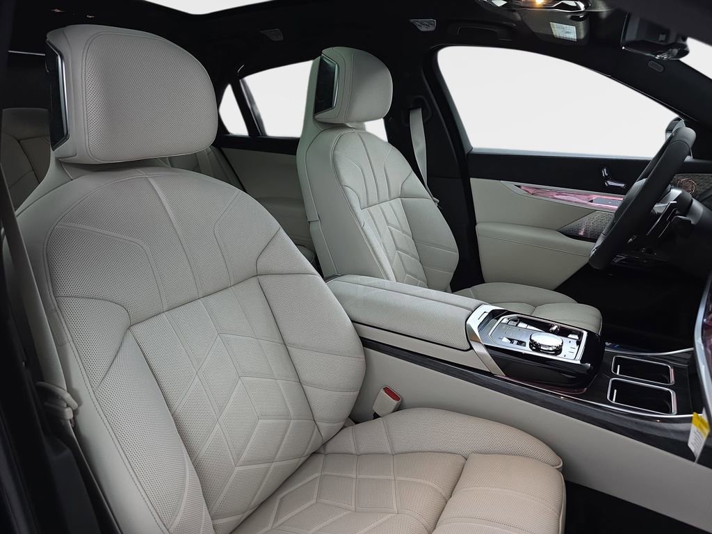 New 2026 BMW 760i xDrive w/ Executive Package image 10