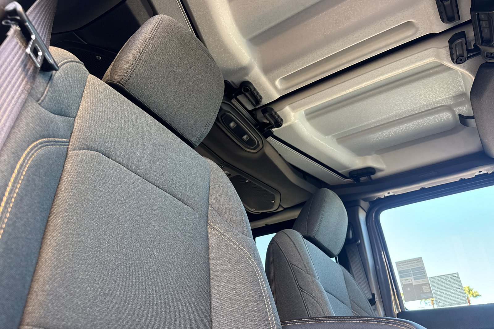 Used 2025 Jeep Wrangler Unlimited Sahara AWD/4WD image 17