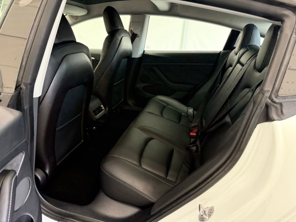 Used 2021 Tesla Model 3 Standard Range Plus image 17