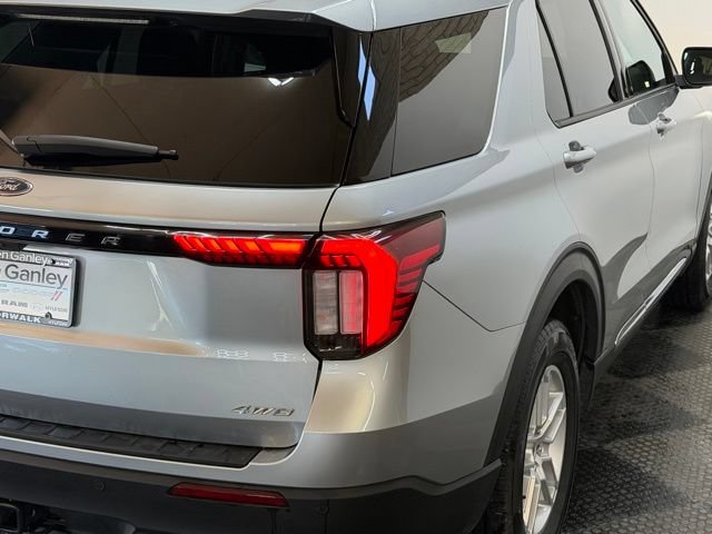 Used 2025 Ford Explorer Active AWD/4WD image 11