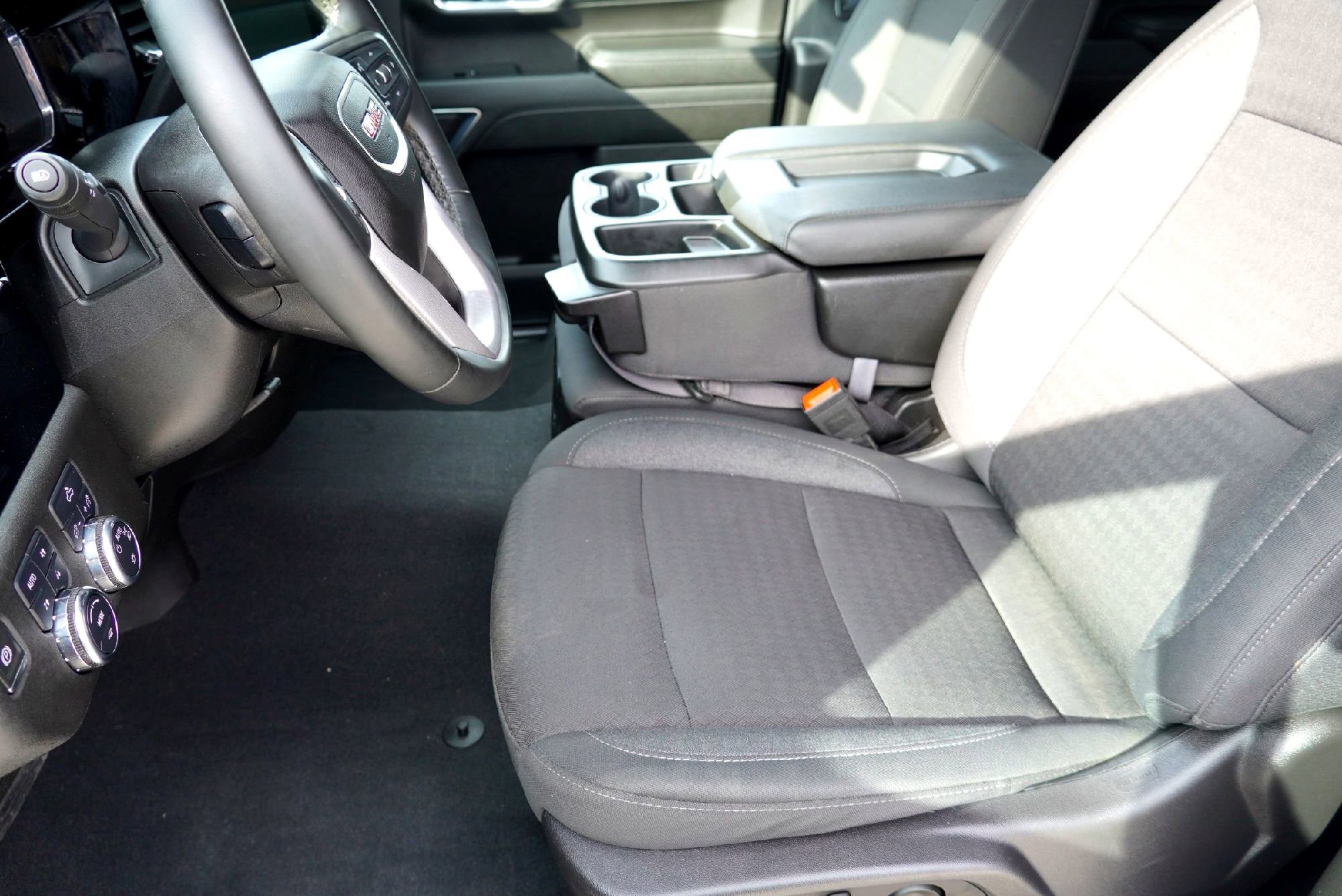 Used 2024 GMC Sierra 1500 SLE image 14