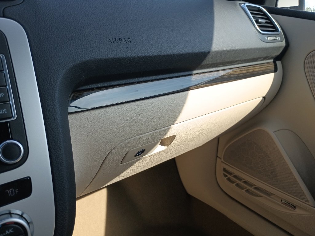 Used 2014 Volkswagen Eos Executive image 20