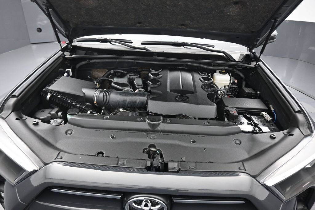 Used 2024 Toyota 4Runner SR5 AWD/4WD image 45
