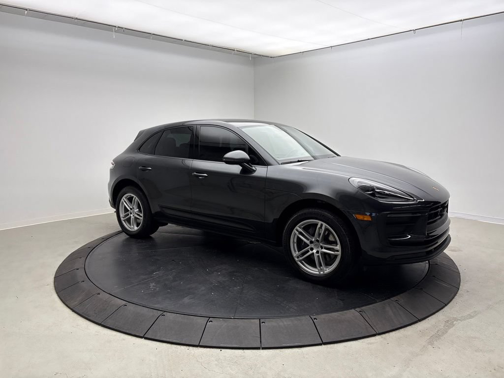 Certified 2024 Porsche Macan AWD/4WD image 9