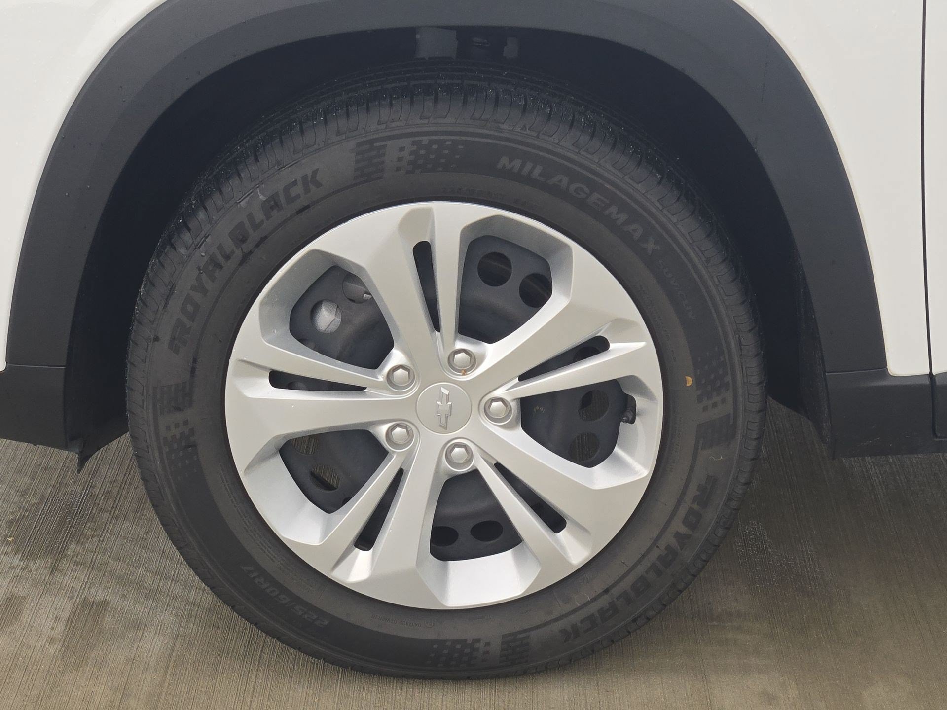 Used 2025 Chevrolet Trax LS FWD image 9