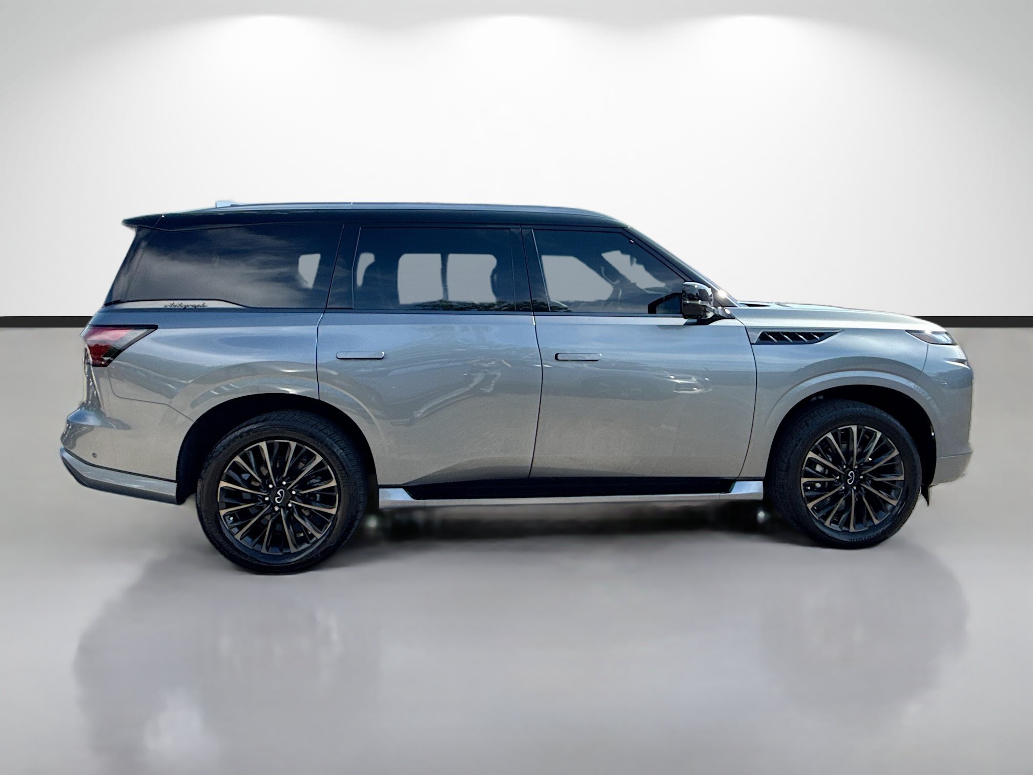 Used 2025 INFINITI QX80 Autograph AWD/4WD image 2