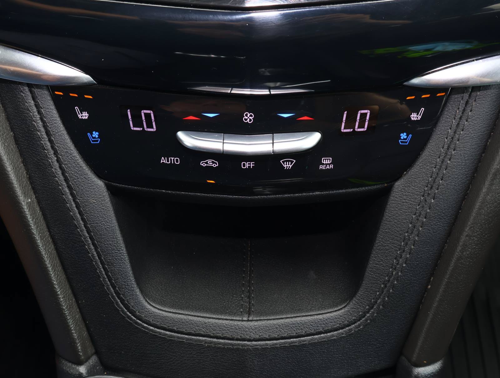 Certified 2024 Cadillac XT6 Premium Luxury AWD/4WD image 30